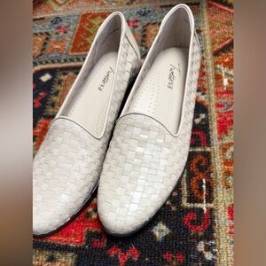 Trotters Women's Woven Leather Flats in Light Beige